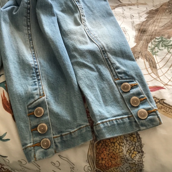 Cabi - Picture 5 of 5